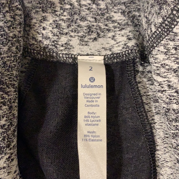 Lululemon Define jacket. Grey/Black. Size 2 - Picture 3 of 3